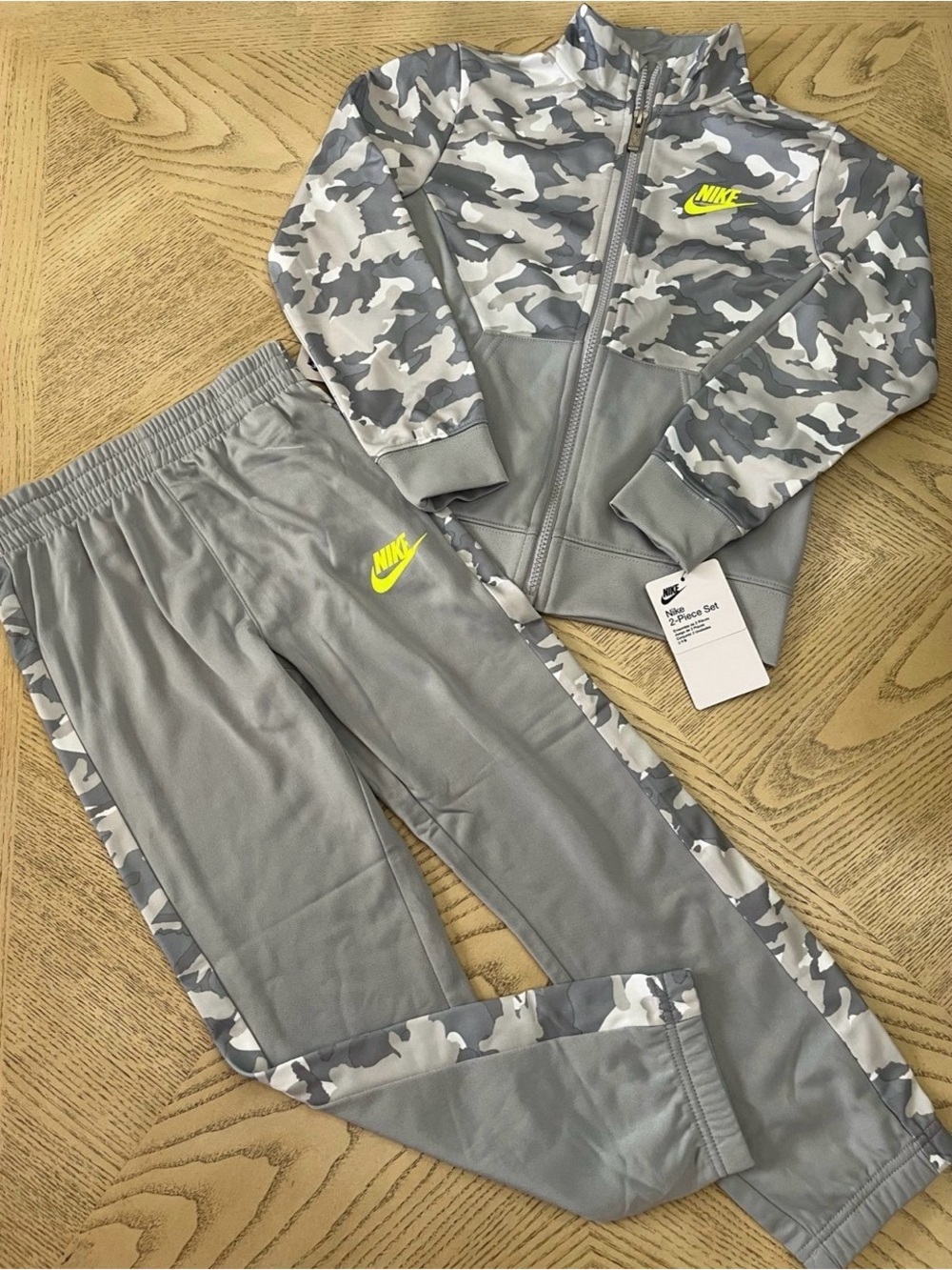 *BUNDLE* Boys Nike Jacket & Jogger Size 6